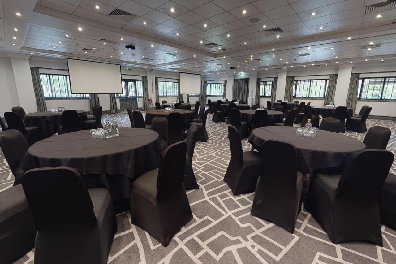 Village Hotel Warrington Екстериор снимка