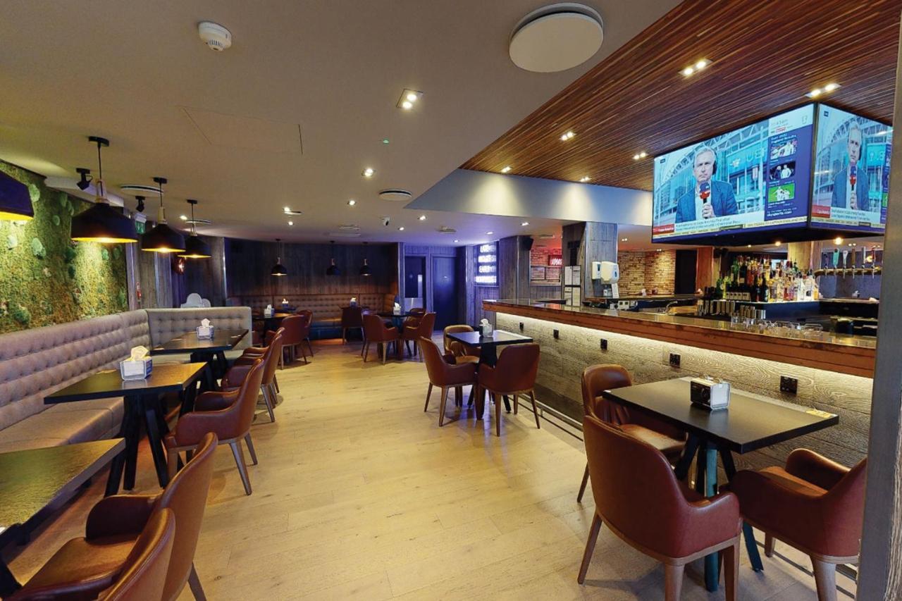 Village Hotel Warrington Екстериор снимка