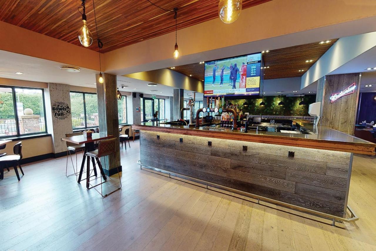 Village Hotel Warrington Екстериор снимка