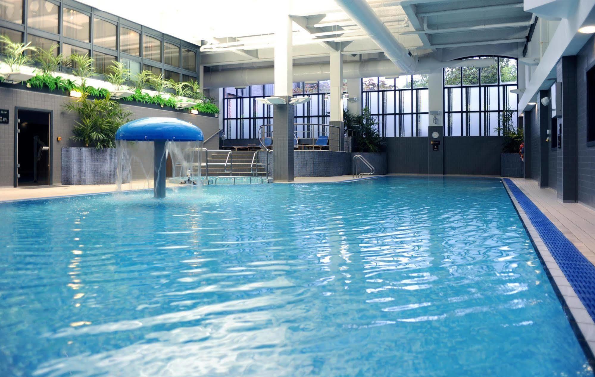 Village Hotel Warrington Екстериор снимка