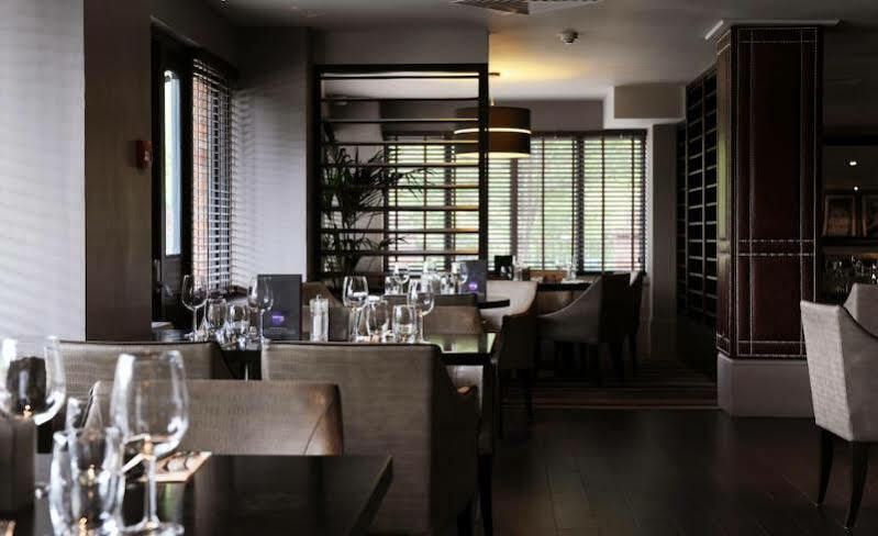 Village Hotel Warrington Екстериор снимка